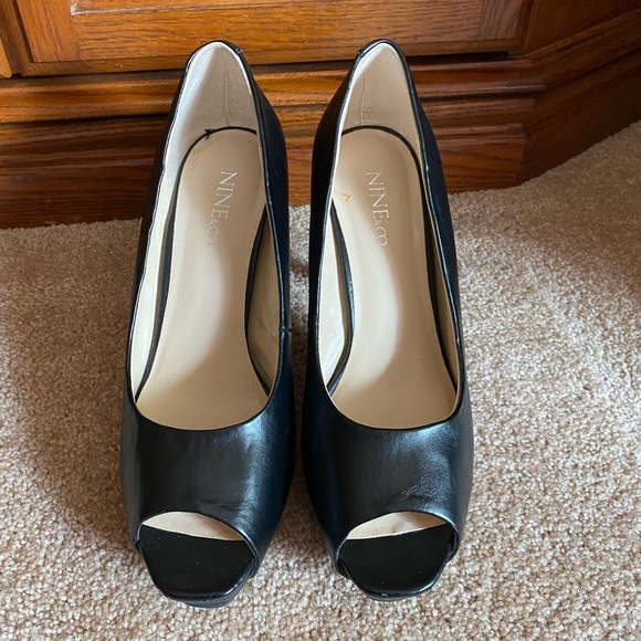 🖤 Nine & Co. black peep toe pumps / heels size 9M 👀 - Picture 1 of 10